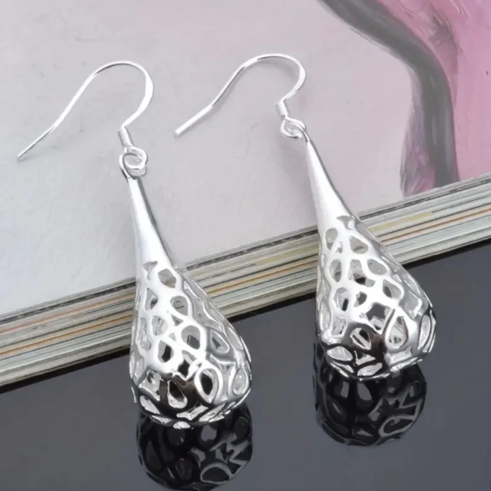 NWOT - Hallow Droplet Dangle Earrings - Picture 1 of 7